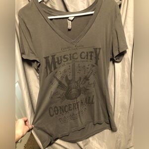 Nashville V-neck  T-Shirt Women’s -Gray,Size XXL Preowned